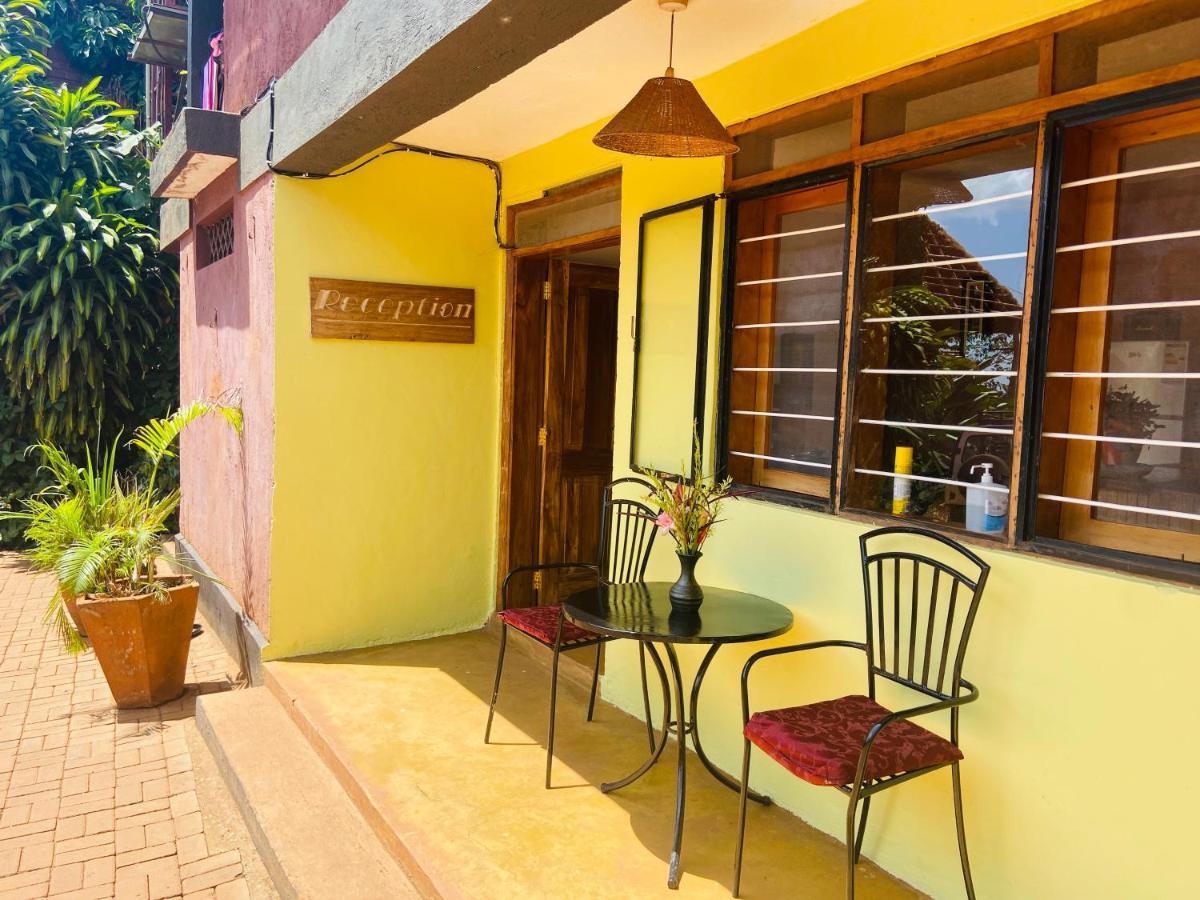 Home Onthe Nile Dorm Jinja Ngoại thất bức ảnh